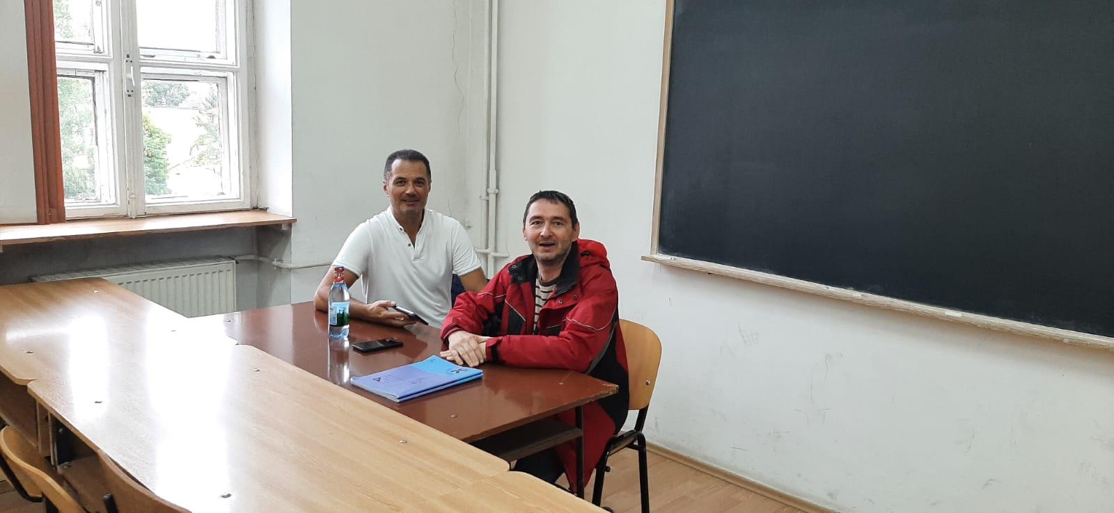 Florin si Adrian Sandu le facea poza.jpg