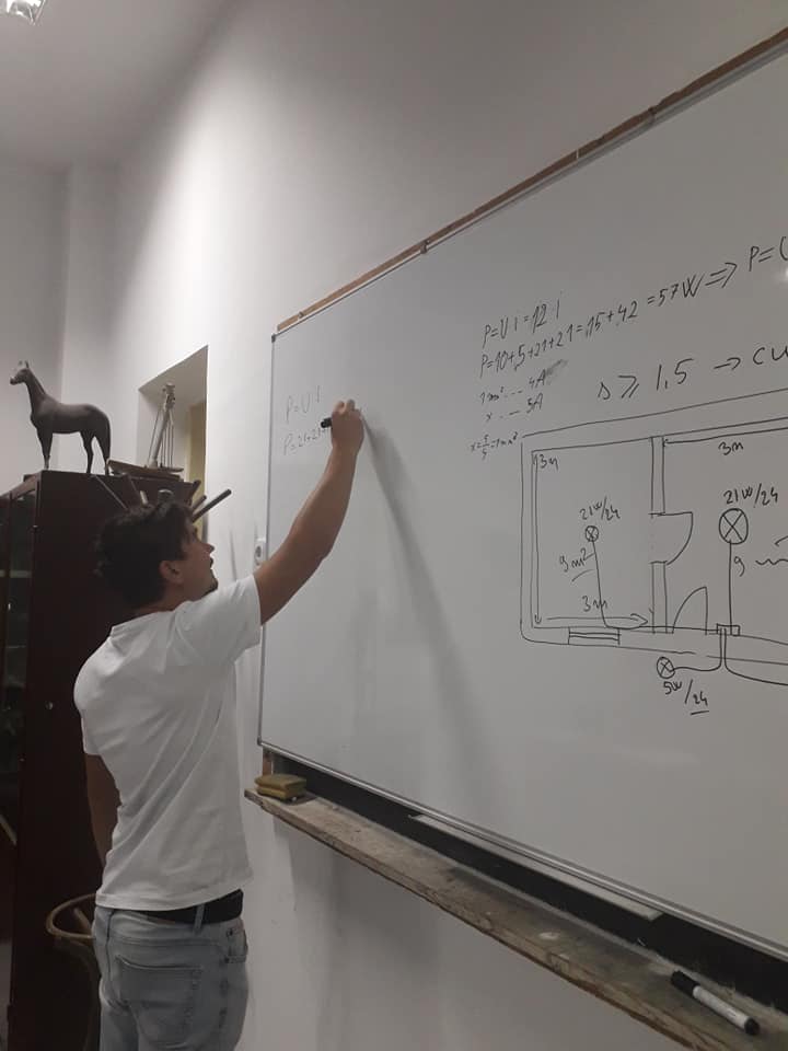 calculam curentul absorbit de becuri.jpg