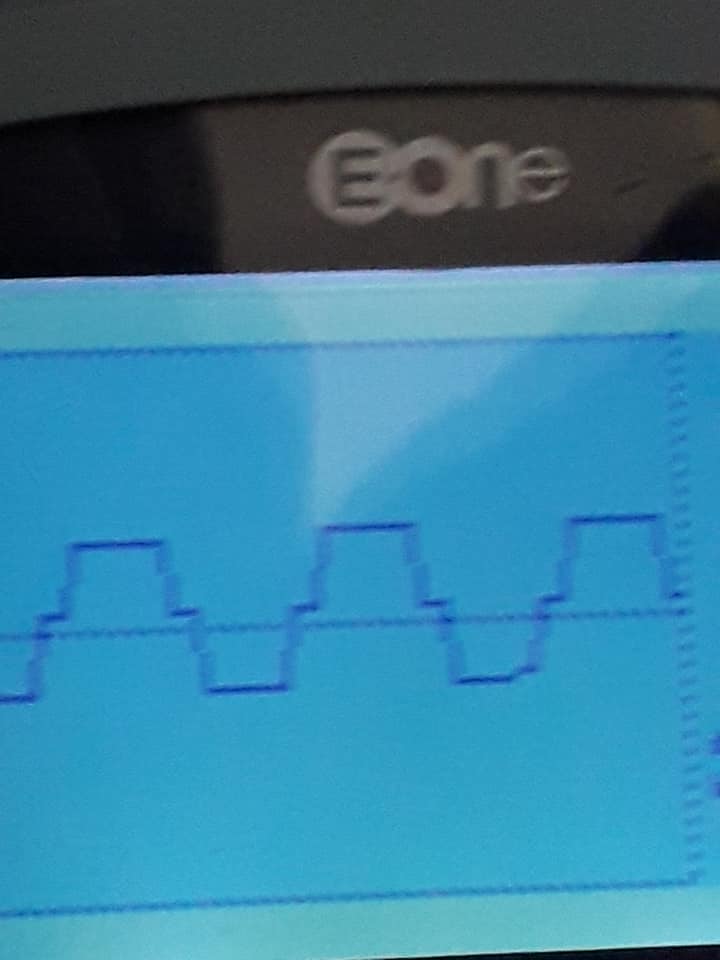 SINUSOIDA MODIFICATA VIZUALIZATA PE OSCILOSCOP.jpg