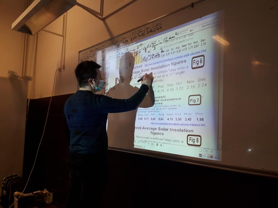 ENERGIA GENERATA ANUAL DE UN SISTEM FOTOVOLTAIC calcul la tabla.jpg