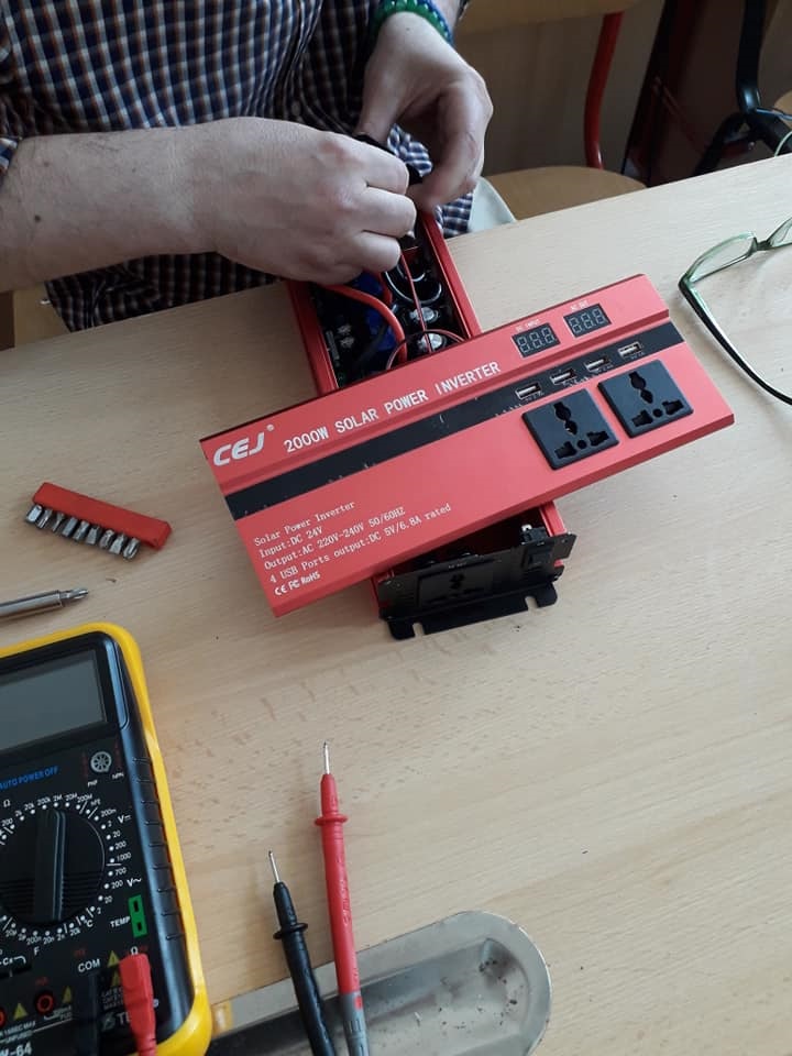 Adrian schimba bornele la inverter P=2000W.jpg
