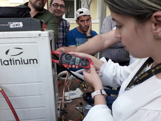 Practica frigotehnisti masuram curentul consumat de un aer conditionat.jpg
