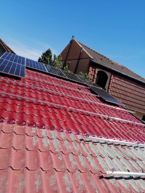 Panouri fotovoltaice.jpg