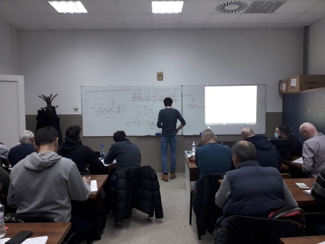 grupa 17 electricieni pe la tabla.jpg