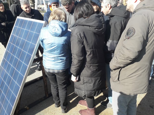 folosim aparatul de masura la un panou fotovoltaic.jpg