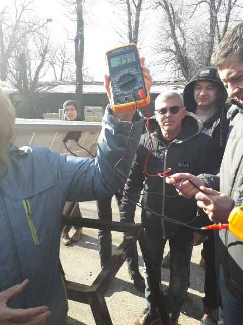 Aparatul de masura pentru curent continuu ,masuram un fotovoltaic.jpg