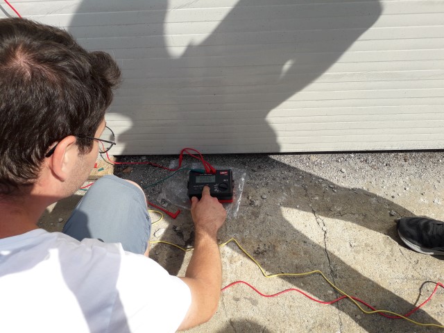 trecem pe scala cea mai sensibila de 20 ohmi.jpg