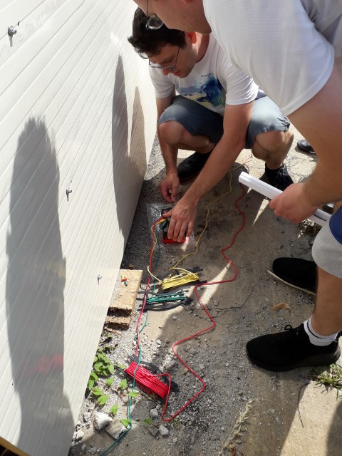 pregatim cei 3 electrozi sa masuram priza de impamantare.jpg