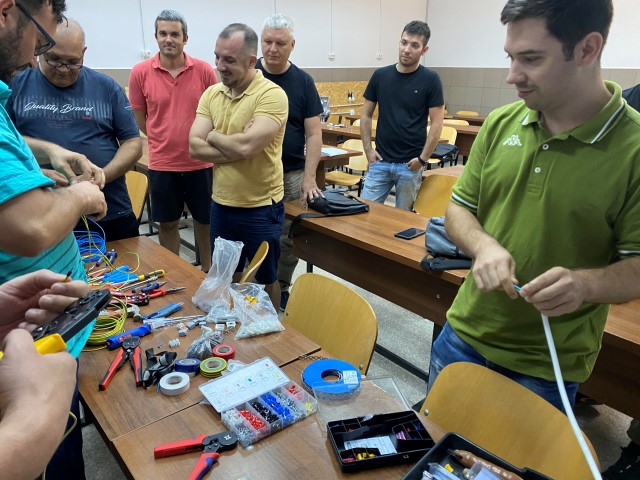 Conexiuni electrice 1.jpg