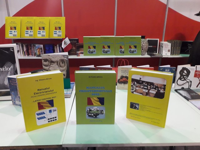 Manualele Romanesti la standuri.jpg