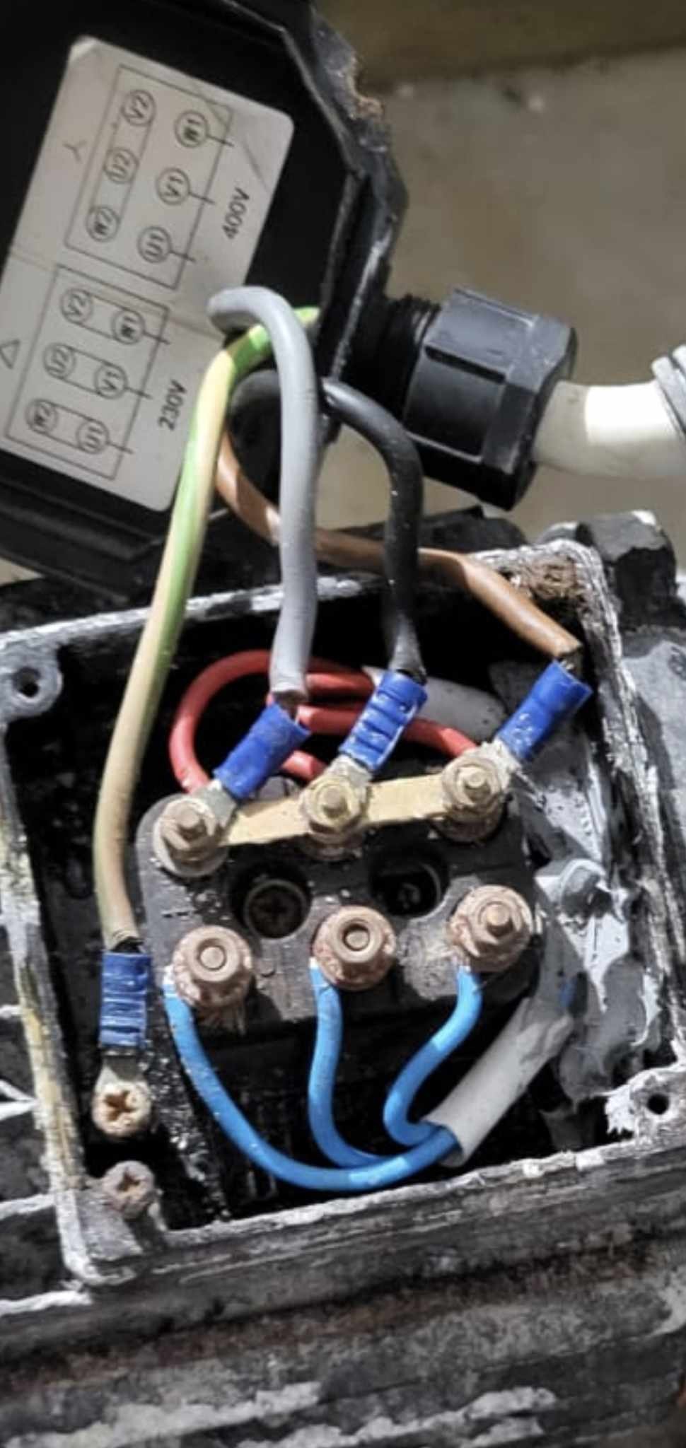 motor asincron trifazat legat de marii meseriasi.jpg