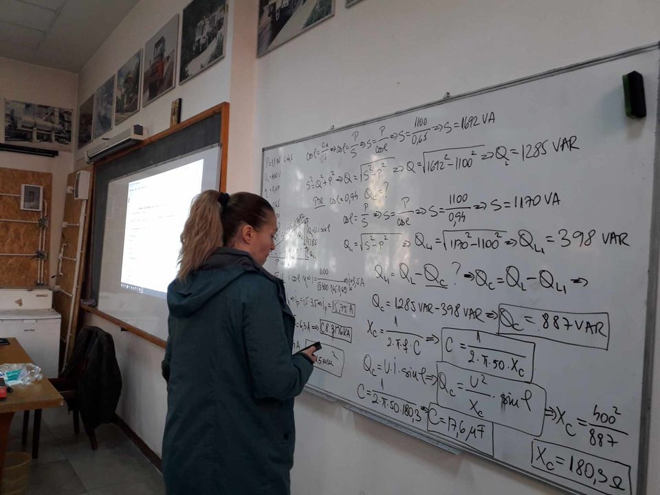 calculul condensatorului pentru imbunatatirea factorului de putere.jpg