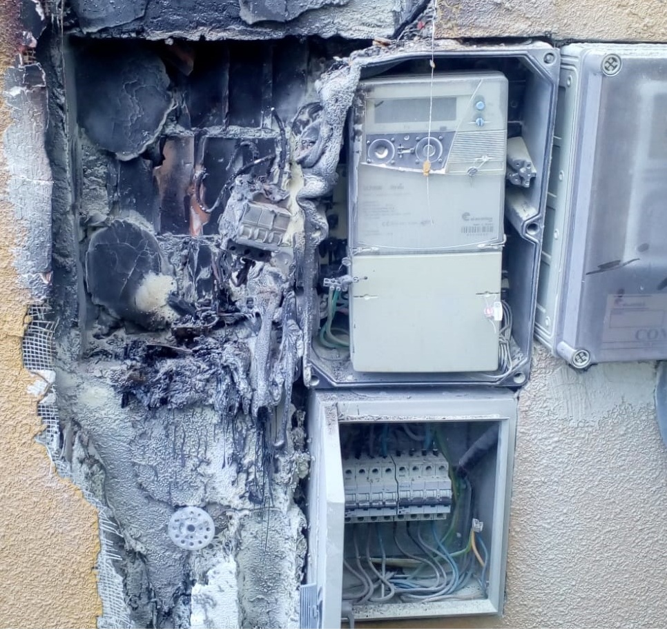 geniul a facut tabloul electric.jpg