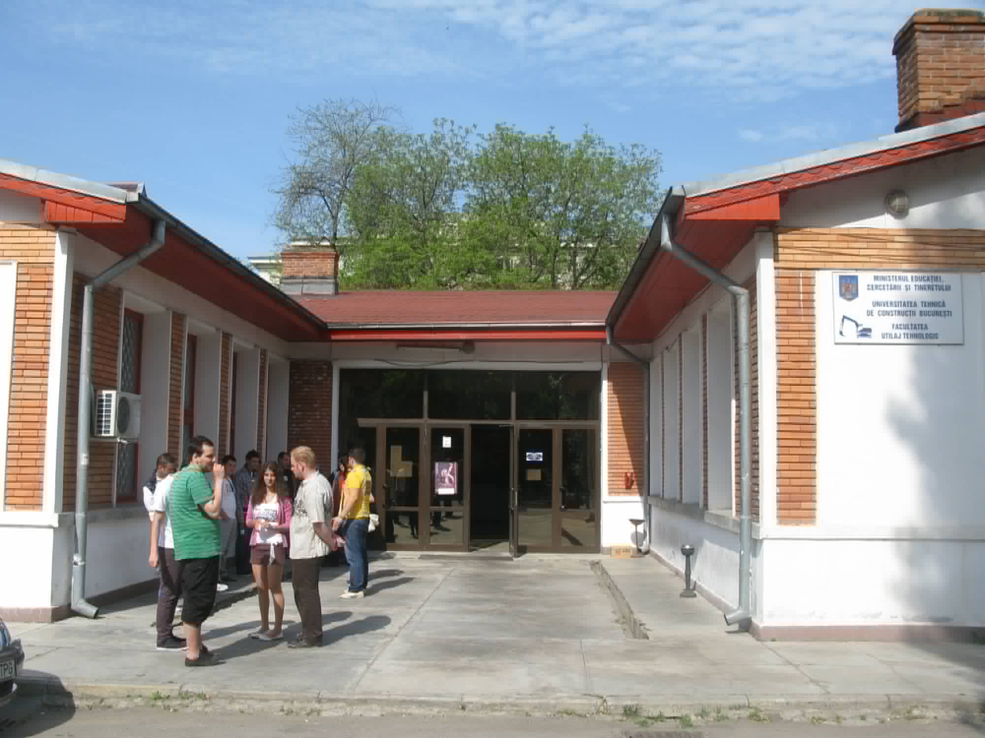 Sala de curs UTCB Plevnei nr 59 In fata Salii de curs.jpg