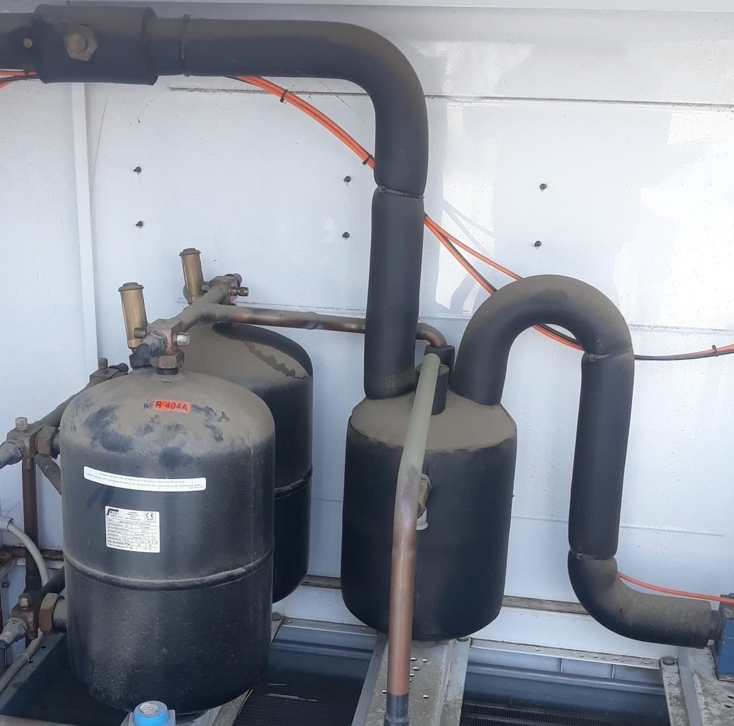 Rezervoare de lichid si rezervorul de pe aspiratia compresorului .jpg