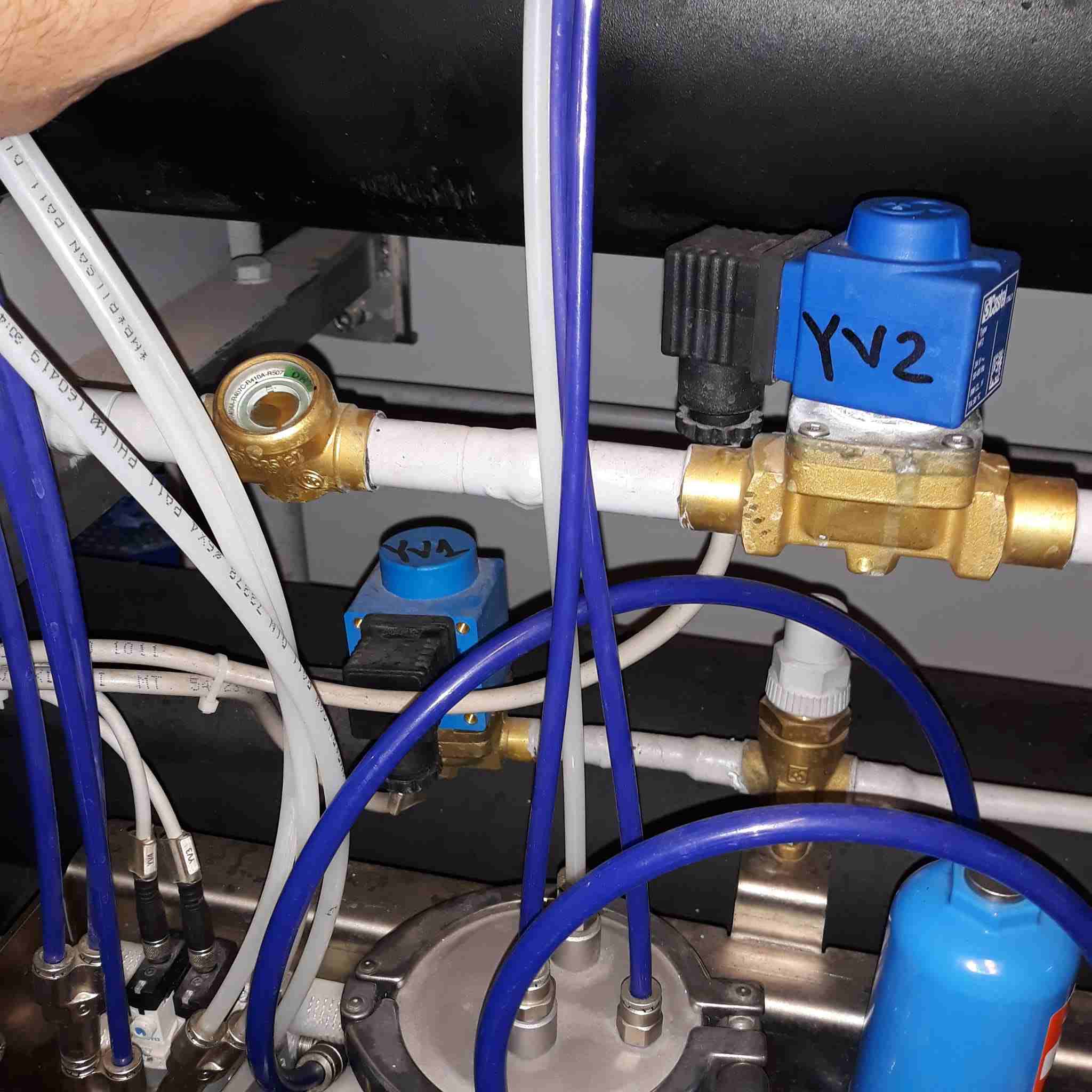 Vizor si electrovalve YV1 gaz cald, YV2 lichid.jpg