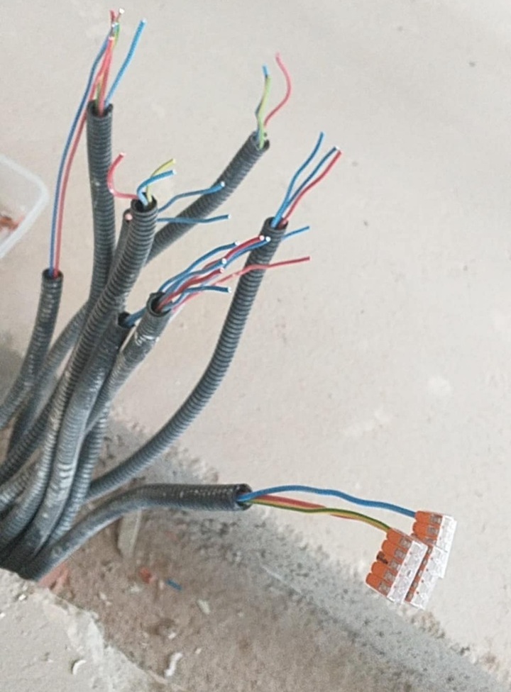 Legaturi electrice de bataie de joc.jpg