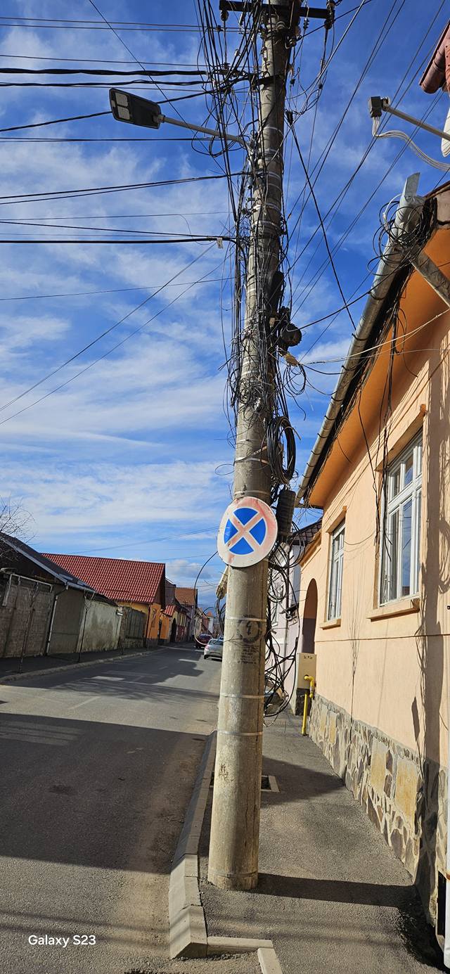 Linie electrica aeriana b.jpg