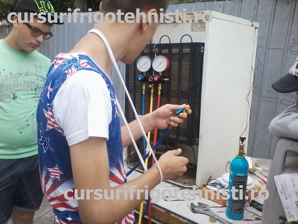 Mihai leaga butelia pentru incarcare (Custom).JPG