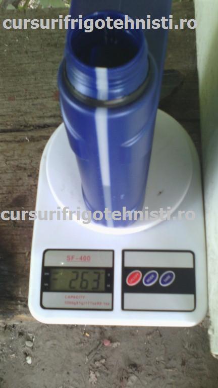 Ulei special pentru R600 pus pe cantar (Custom).jpg