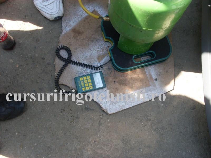 Laurentiu a vrut sa incarcam cu lichid.JPG