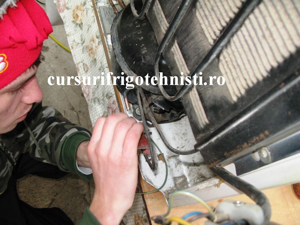 curatarea locului de sudare.jpg