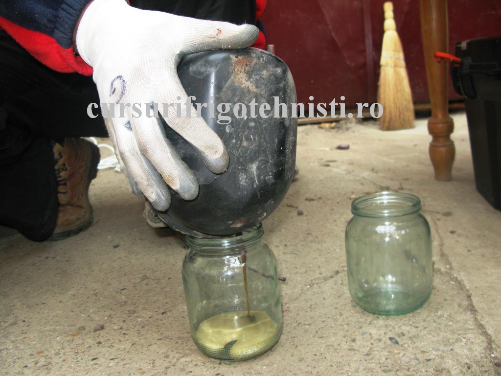 scurgerea  uleiului pentru trecerea pe freon 134.jpg