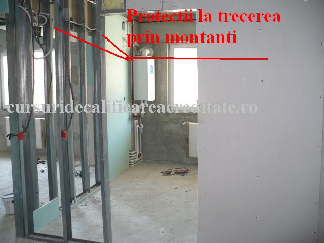 Protectii la trecerea cablului prin montanti sa nu il taie.jpg