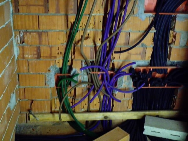 Lucrare lasata balta meseriasii fugiti.jpg