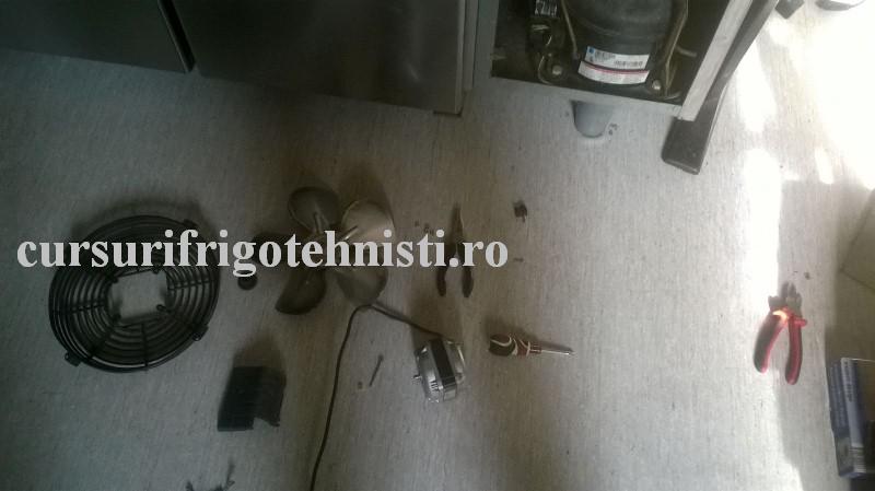Inlocuit asincron la ventilatorul axial de la condensator.JPG