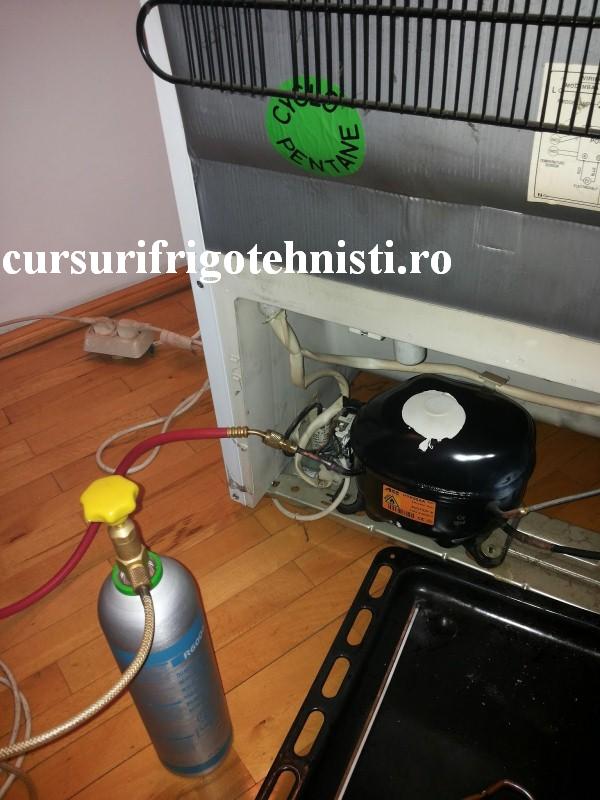 Butelia cu refrigerant inca nu am pus cantarul (Custom).jpg