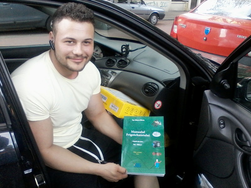 Primul care a tinut in mana Manualul.jpg