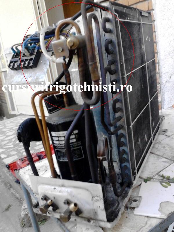 AC ,vana cu 4 cai si cond legate in paralel.jpg