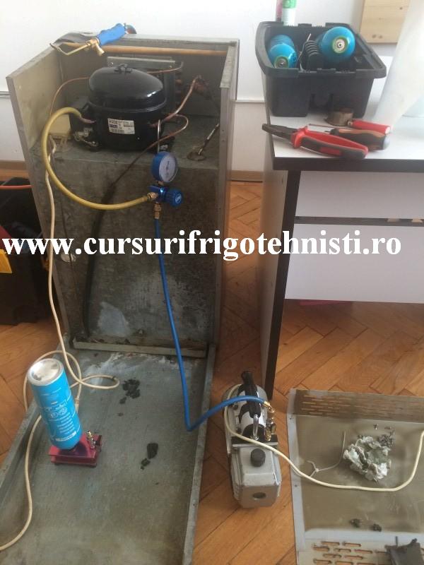 Inlocuire compresor mini bar 6.JPG