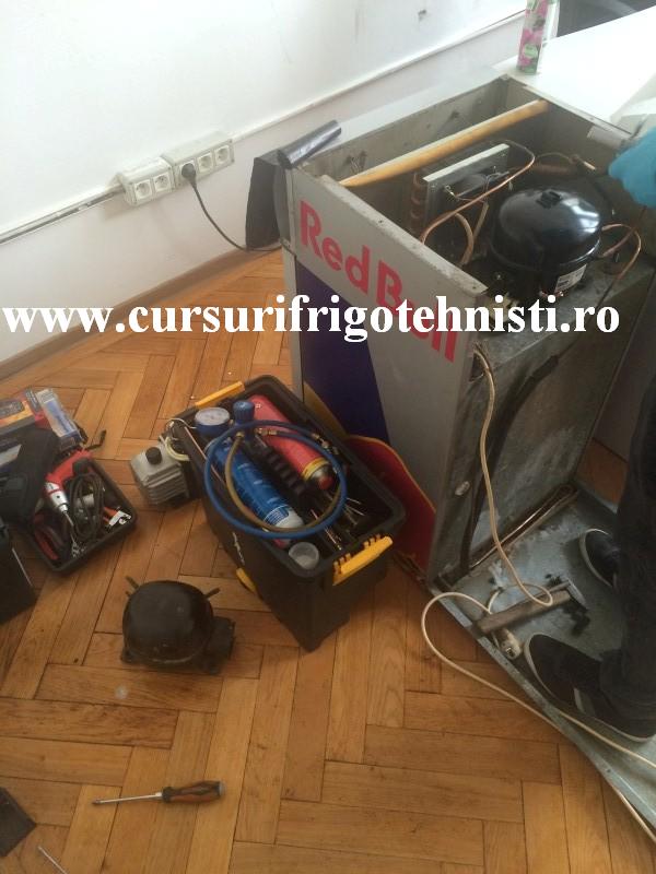 Inlocuire compresor mini bar 5.JPG