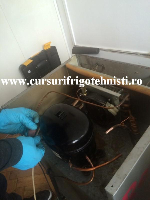 Inlocuire compresor mini bar 3.JPG