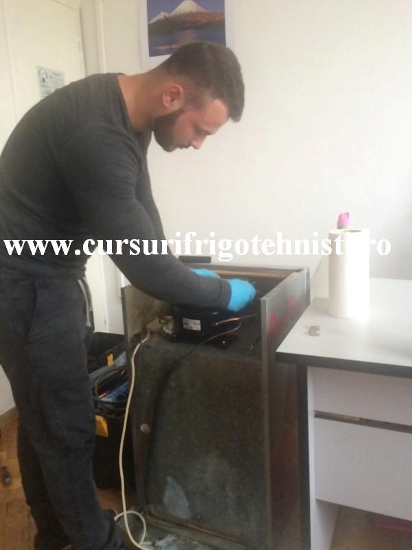 Inlocuire compresor mini bar 2.JPG