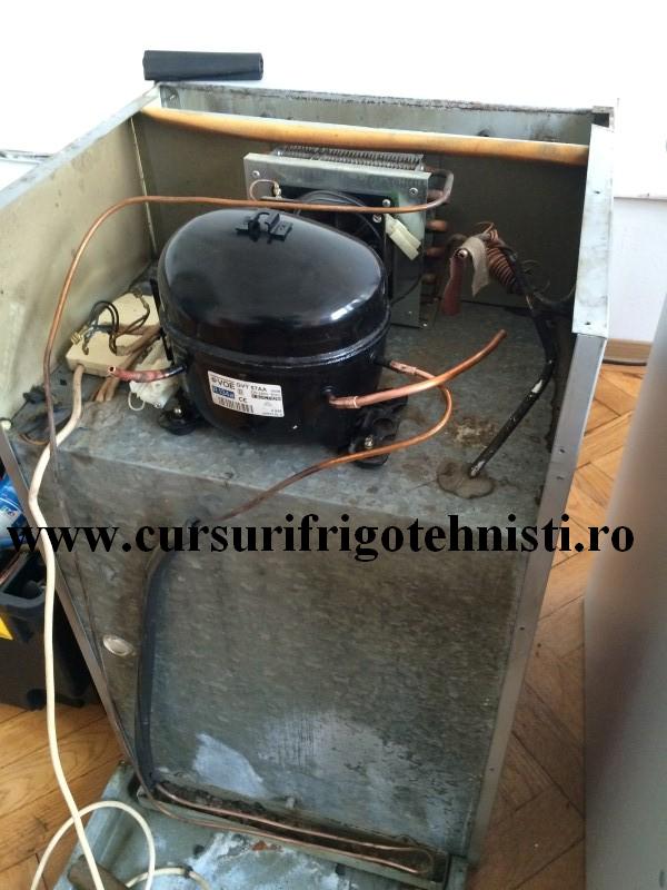 Inlocuire compresor mini bar 1.JPG