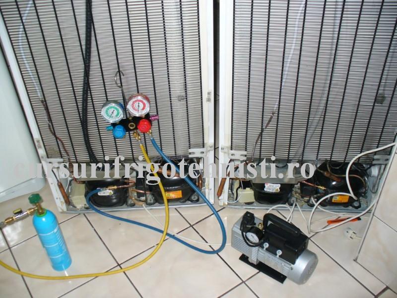 Reparatii-frigidere-cu-2-compresoare- (Custom).jpg