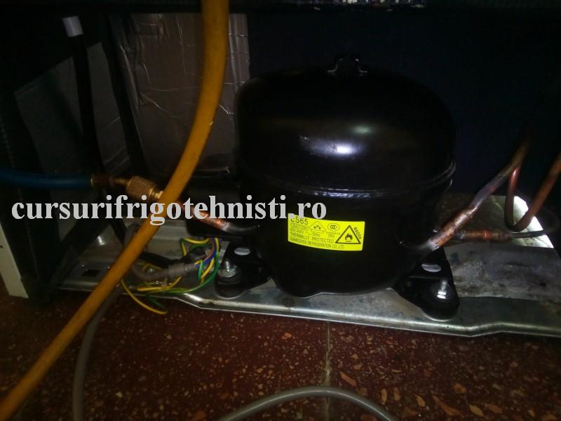 comp inlocuit 2 (Custom).jpg