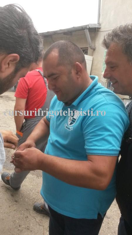 Petre face arta cu patentul..la un capilar  (Custom).JPG