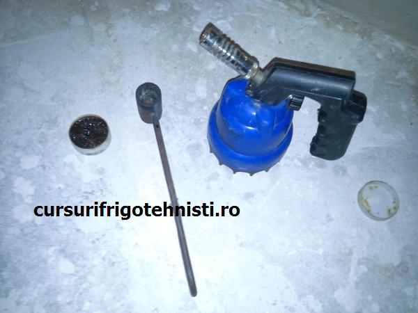 Pipa pentru cositorit si lampa de la Florentin.jpg