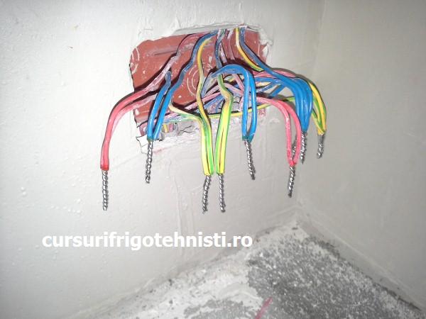 Am ales sa cositoresc la instalatia electrica.jpg