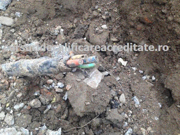 Curs electrician alimentare cu trifazici cablu rupt de excavator.GIF