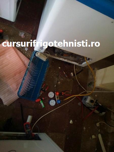 Aici a fost putin necaz refrigerantul lipsa sudat valva si am gasit pe unde pierdea am tras un flec de argint si gata (Custom).jpg