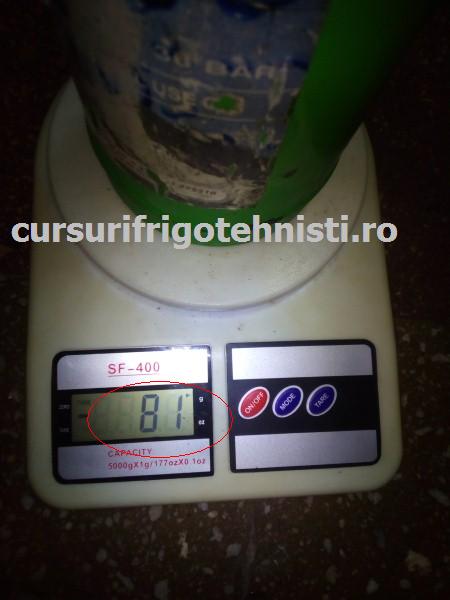 Am bagat 81 gr refrigerant cu cantarul (Custom).jpg
