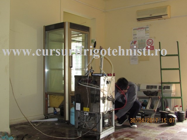 tot eu in atelier.jpg