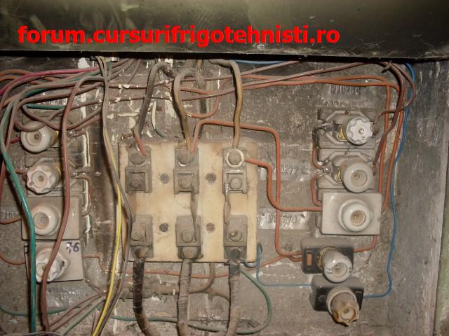 8 apartamente cum se sucded pe cele 3 faze.JPG