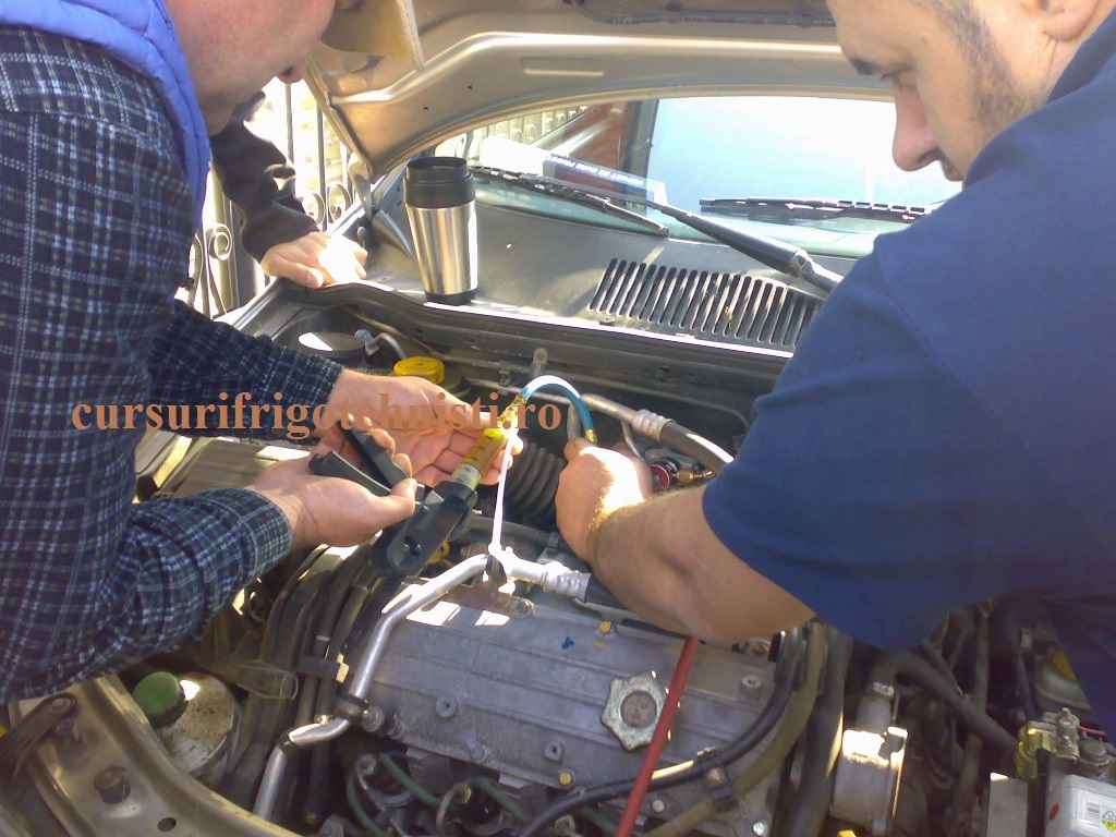 La o Toyota injectam sub presiune substanta de contrast.jpg