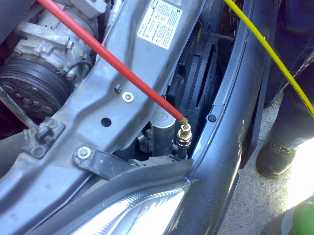 Aer conditionat auto la Freon Trading am montat cuplele adaptoare .JPG